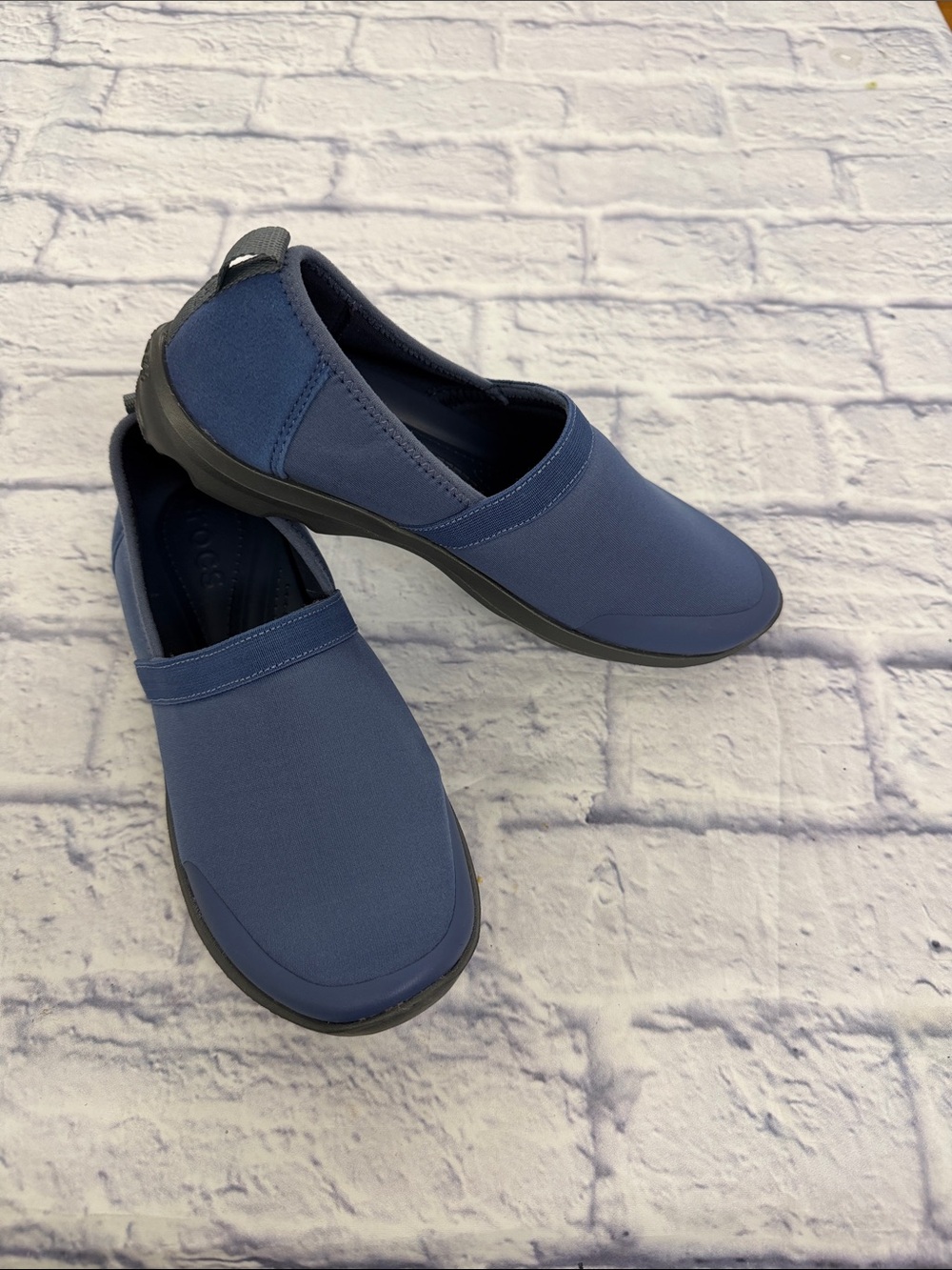 Crocs “Busy Days” 2.0 Ladies’ blue sz 8 comfort shoes.